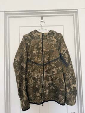 Nike Tech Fleece Windrunner Olive Camo Full-Zip Hoodie 2XL